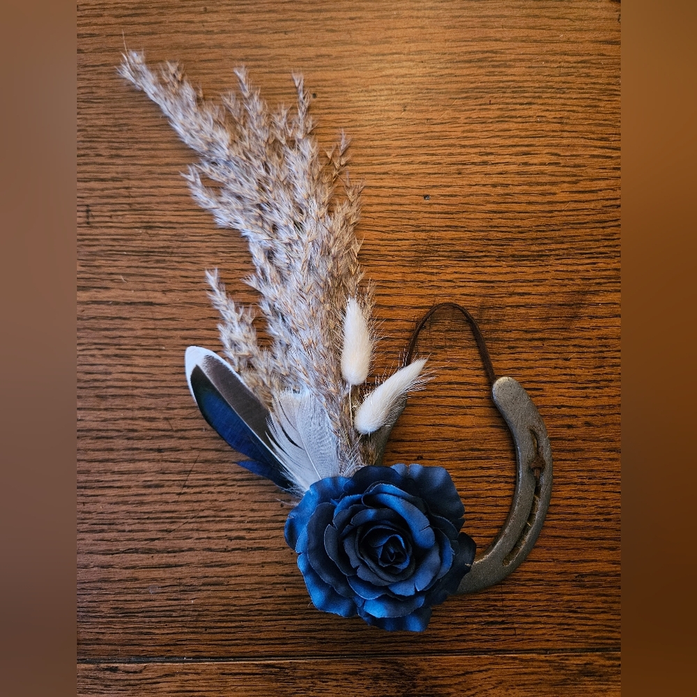 Blue Floral Horseshoe Decor